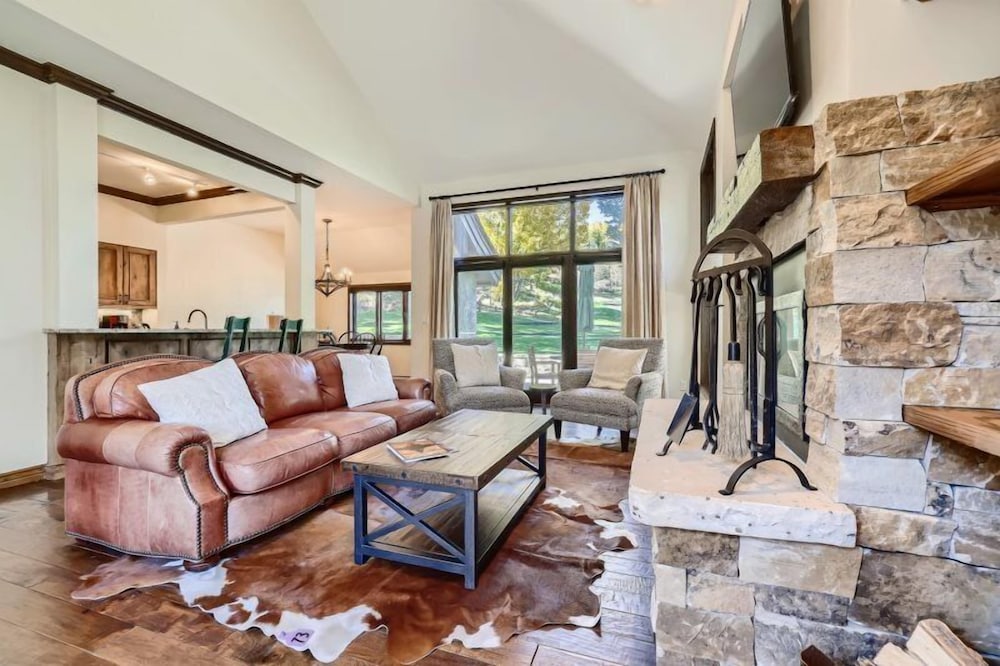 House (1-10 N. Fairway Drive)