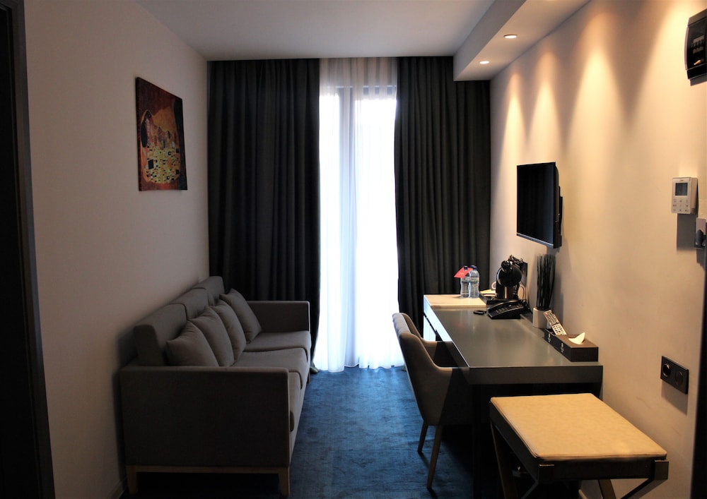 Standard Room, Multiple Beds, Non Smoking - Photo 2