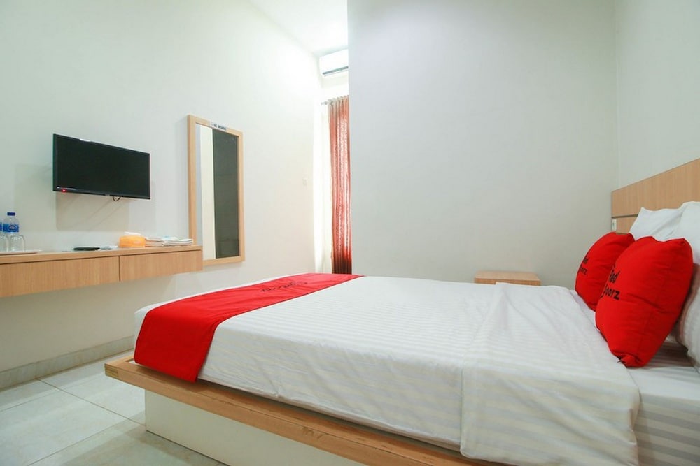Deluxe Room - Photo 9