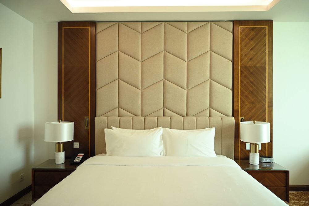 Classic Room, 1 King Bed photo 3