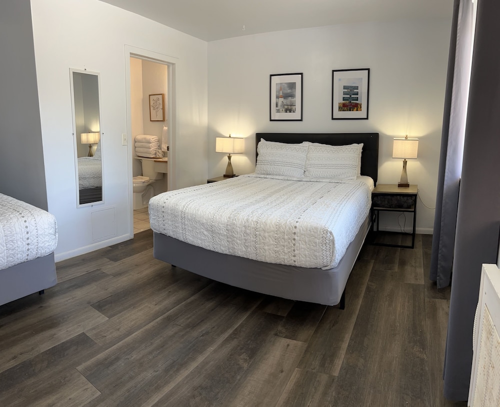 Economy Room, 2 Queen Beds