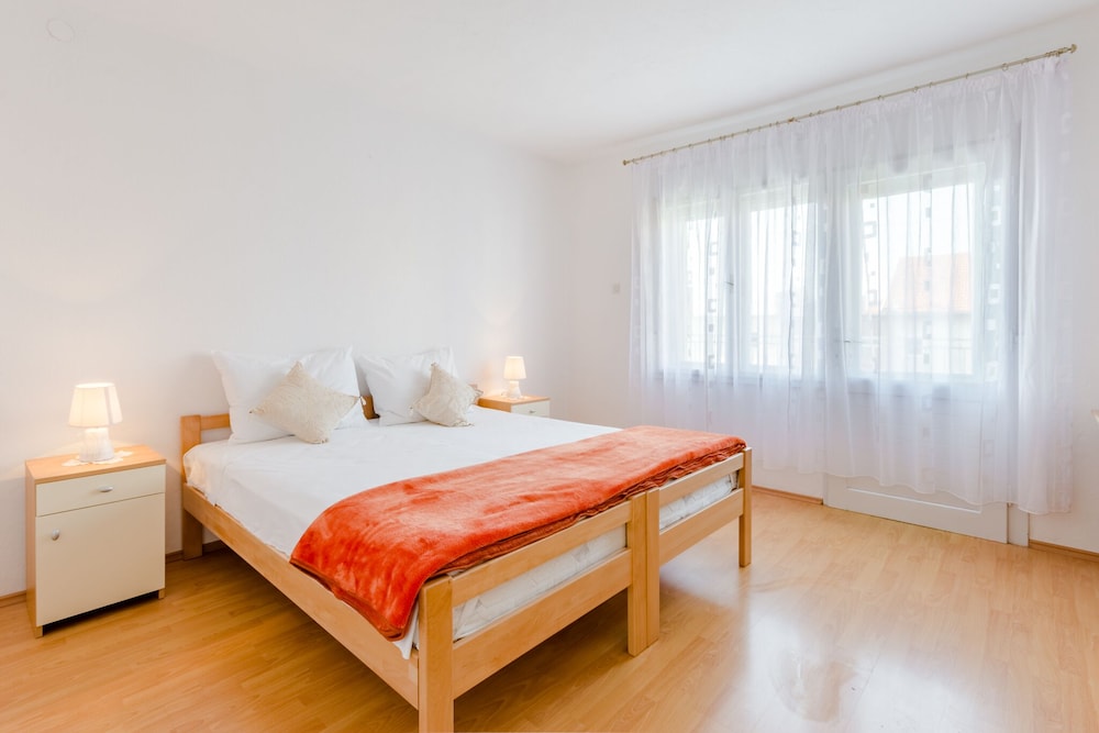 Apartment (Three Bedroom Apartment with Balcony)
