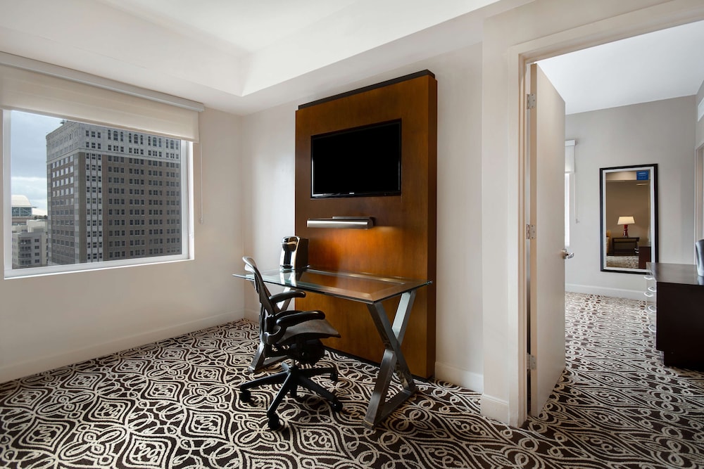 Suite, 1 King Bed, Non Smoking - Photo 1