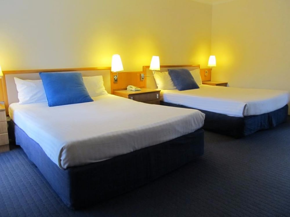 Superior Twin Room with 2 Queen Beds and Garden View photo 3