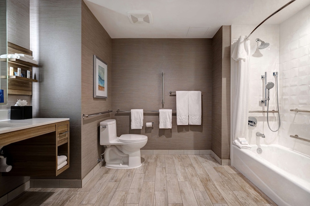 Deluxe Room, Multiple Beds, Accessible (Hearing) - Photo 6