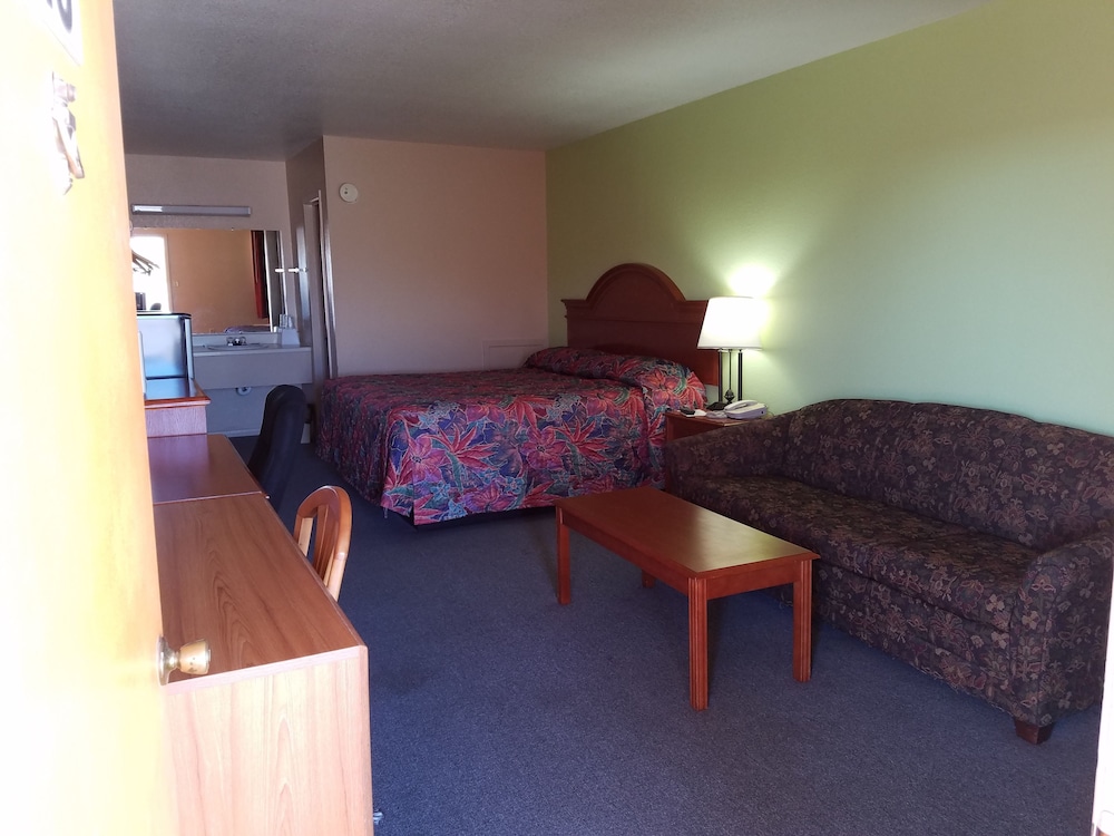 Deluxe Room, 1 King Bed, Smoking photo 2