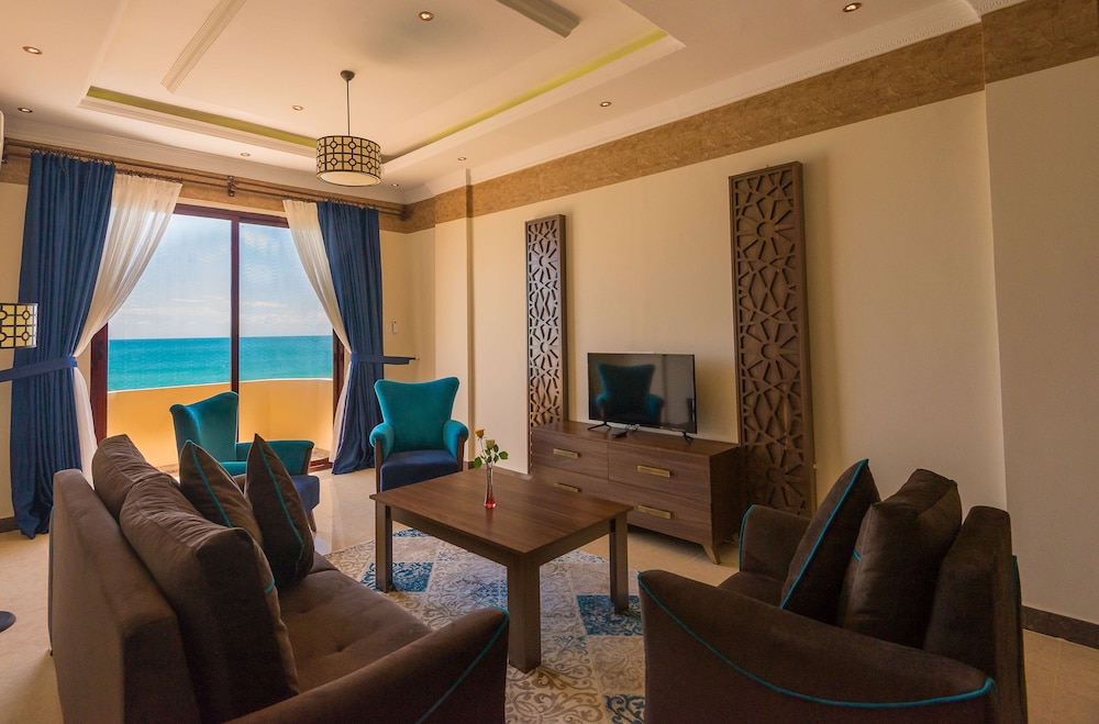 Suite, 2 Bedrooms, Kitchenette photo 3