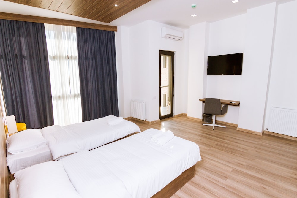 Deluxe Triple Room, Balcony, Mountain View photo 1