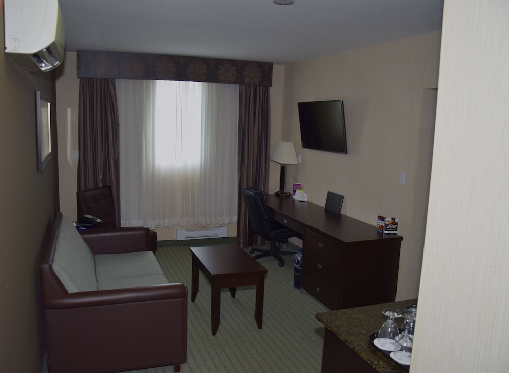 Premium Suite, 1 King Bed (Coast Premium King Junior Suite) photo 2