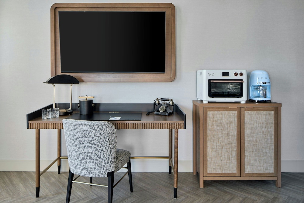 Suite, 1 Bedroom, City View