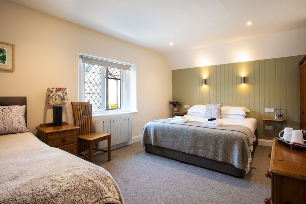 Suite, Ensuite photo 1