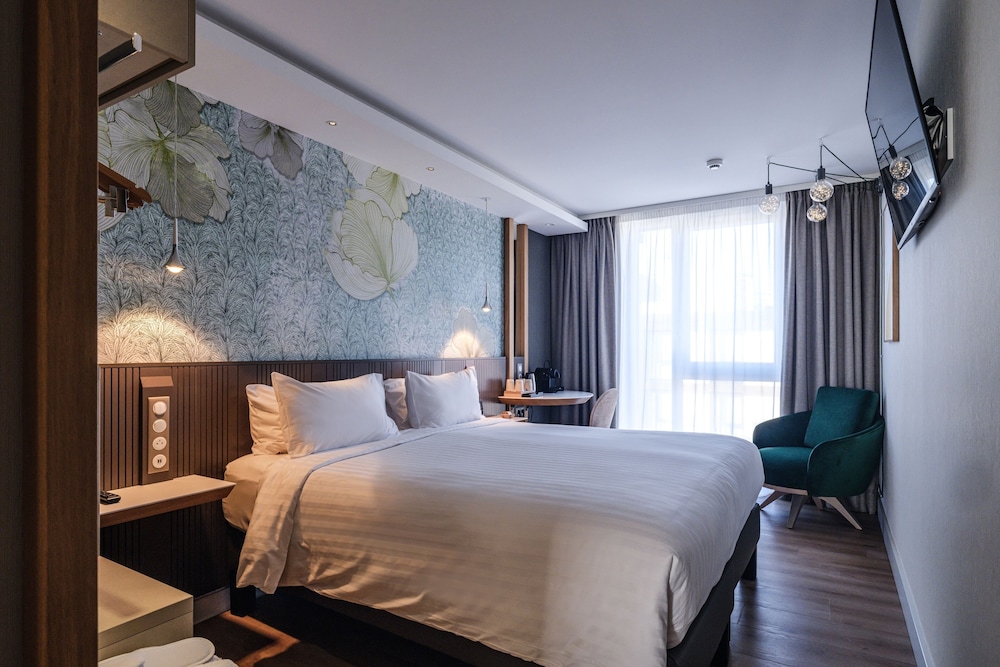 Standard Room, 1 Queen Bed