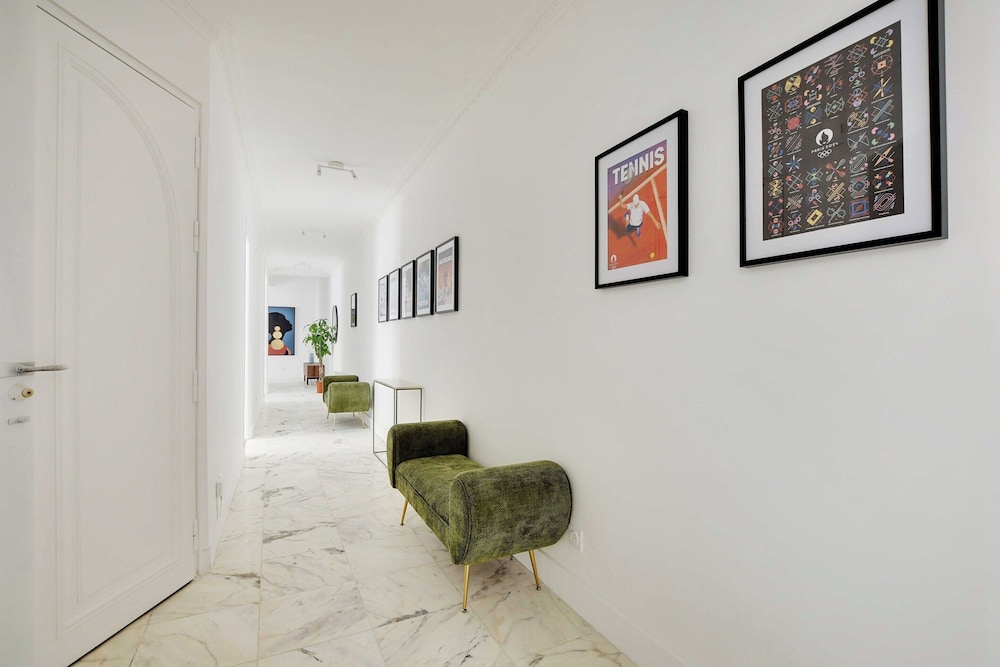 Apartment photo 2