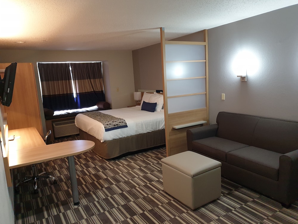 Suite, 1 King Bed, Accessible, Non Smoking - Photo 2