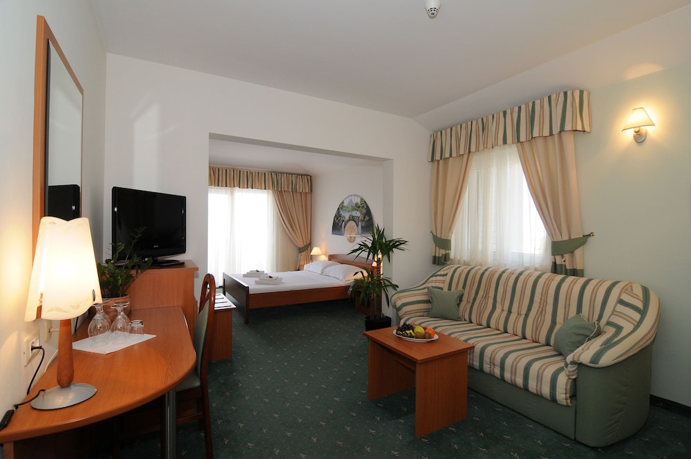 Junior Suite, Balcony, Sea View - Photo 1