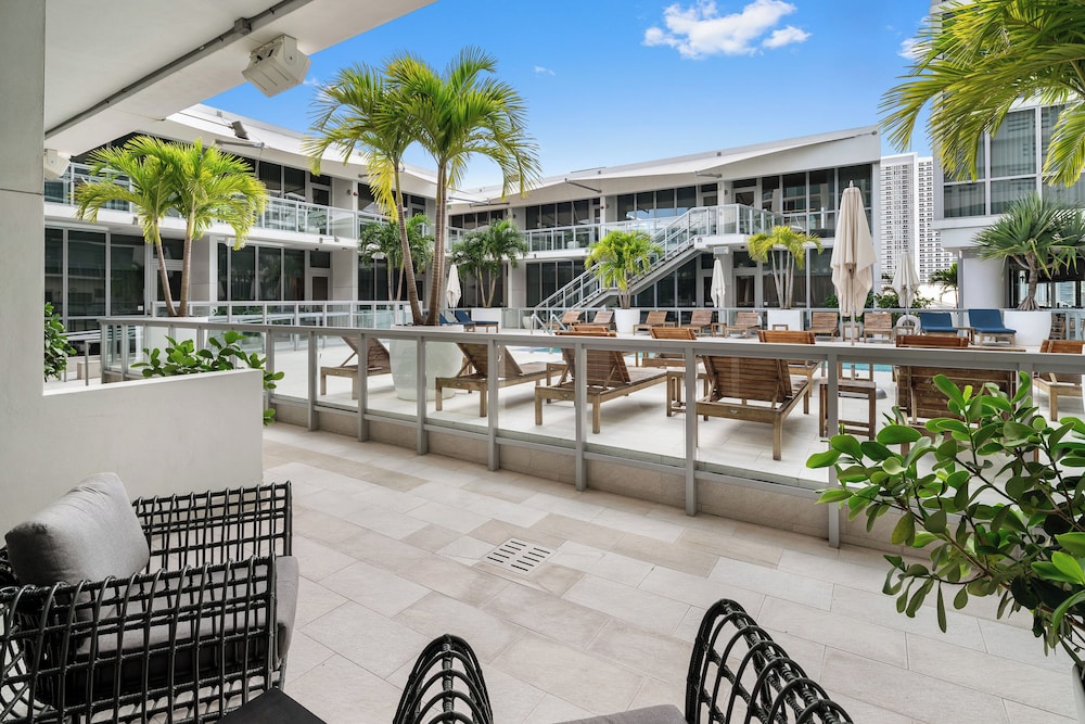 Superior Room, 2 Queen Beds, Balcony, Pool View photo 3