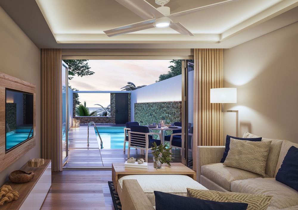 Four Bedroom Royal Villa with Private Pool and Hot Tub - Photo 14
