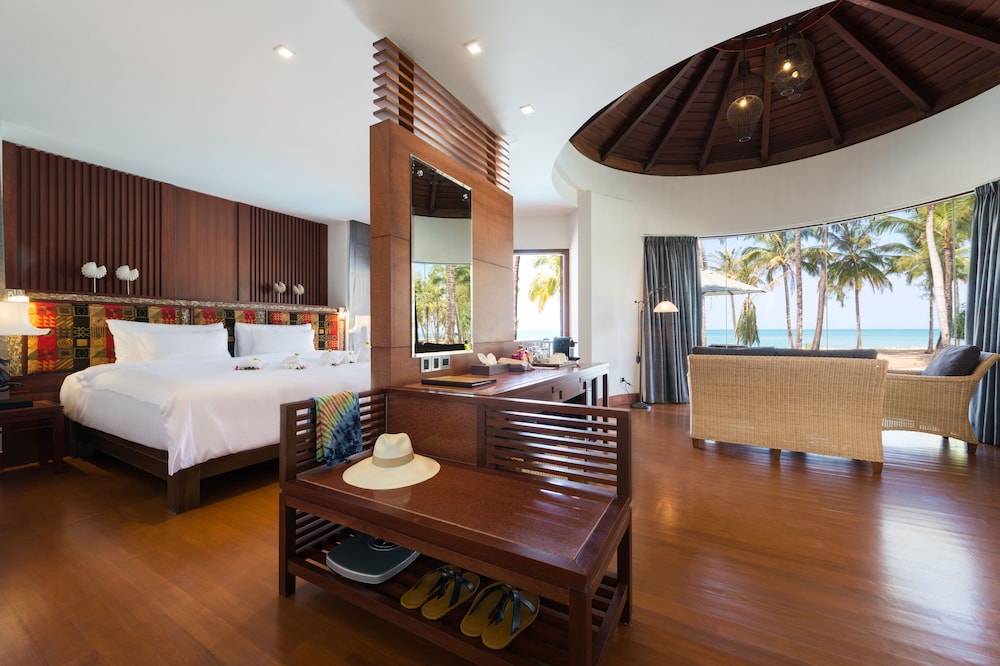 Oceanfront Jacuzzi Villa (Adults Only) photo 2
