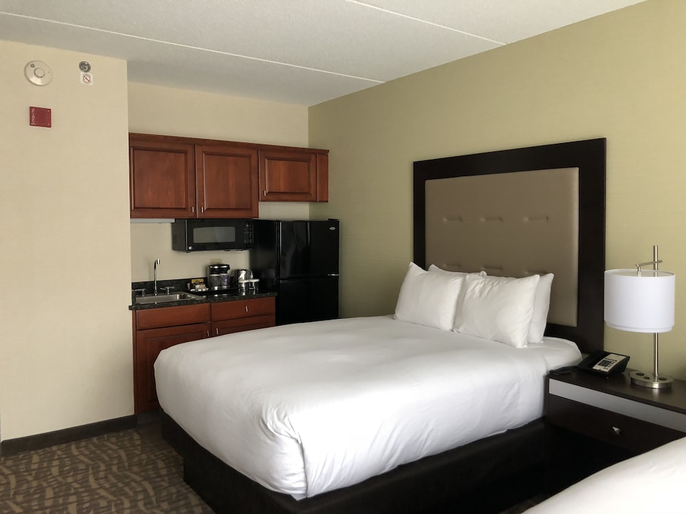 Deluxe Room, 1 King Bed, Non Smoking - Photo 3
