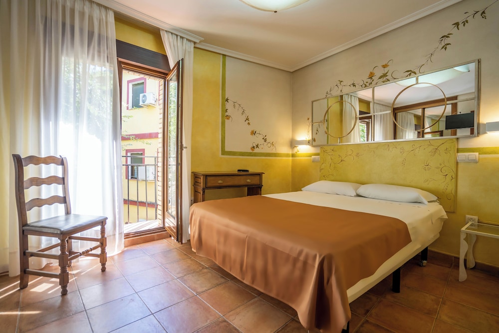 Double Room - Photo 16
