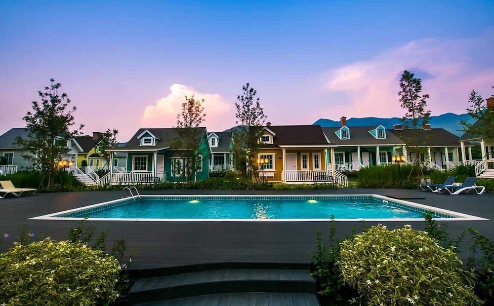 Deluxe Room, Pool View - Photo 17