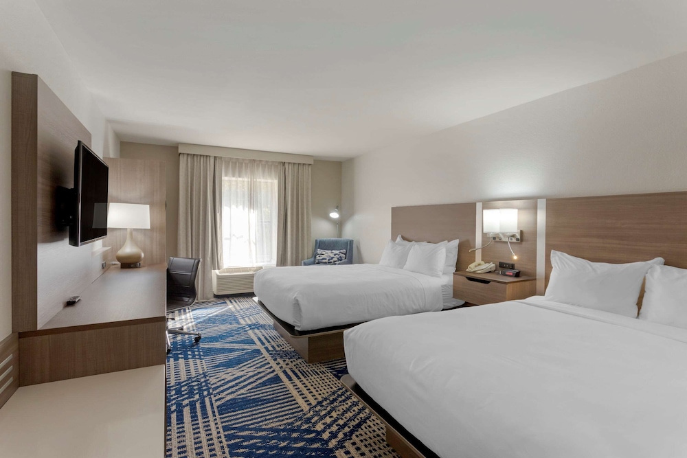 Standard Room, 2 Queen Beds, Non Smoking - Photo 1