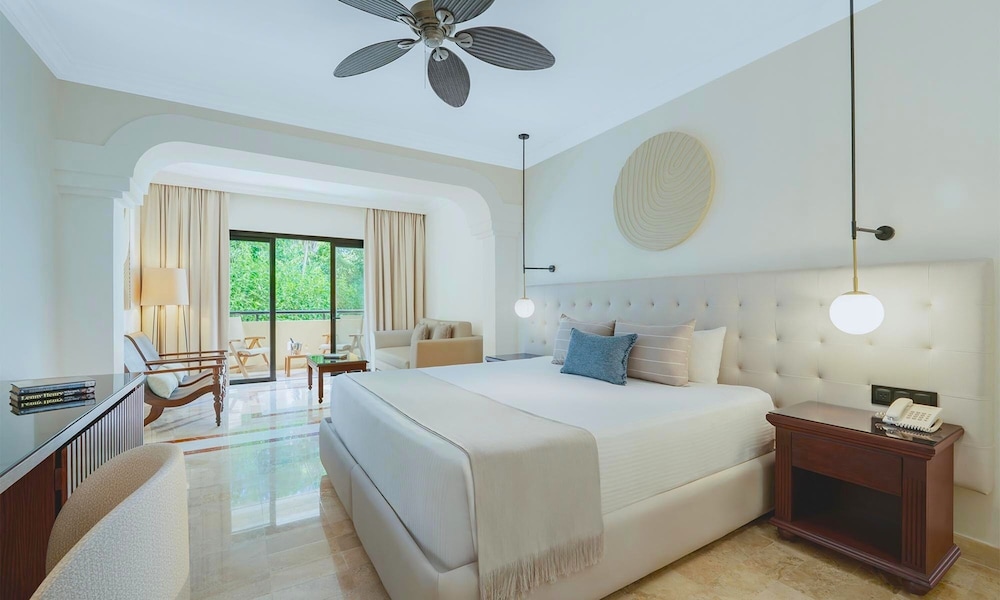 Junior Suite Poolside - Photo 2