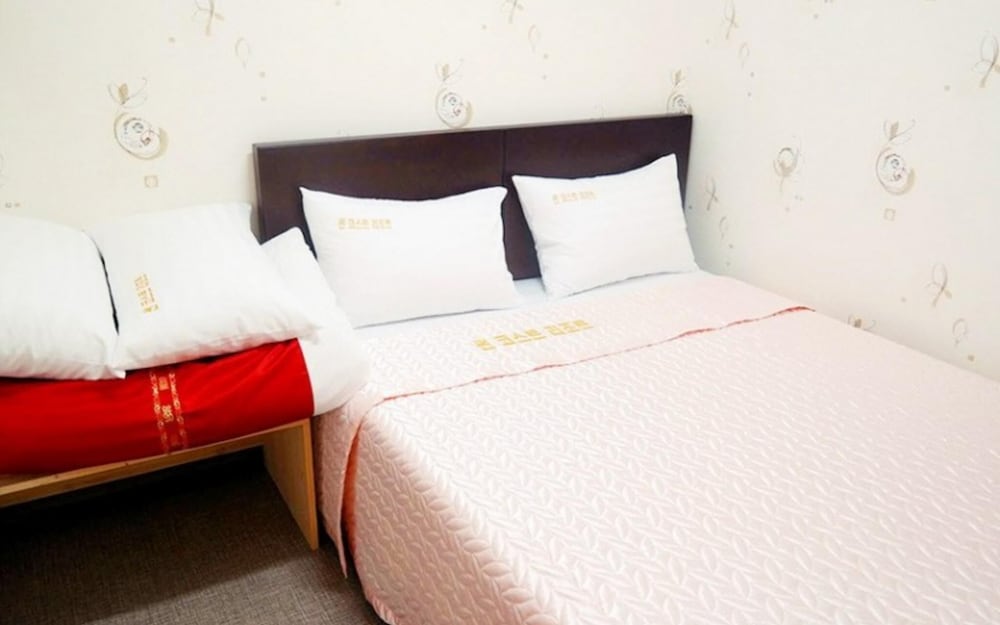 Room (Building 7 Room 202 (Salt Water Hot S)