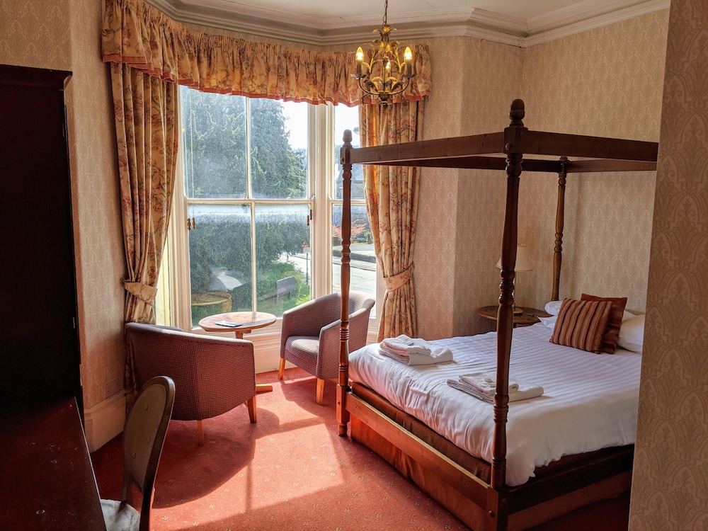 Four Poster Room