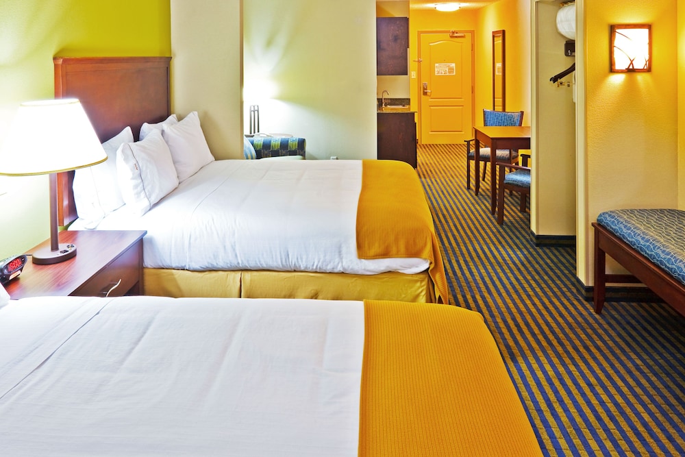 Suite, 2 Queen Beds - Photo 4
