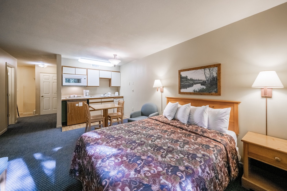 Basic Studio, 1 Queen Bed photo 2