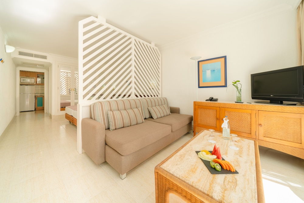 Studio with garden view, terrace (2 adults)