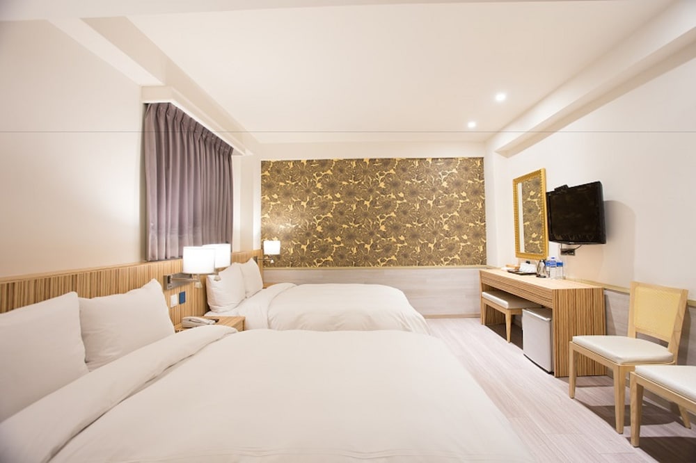 Family Quadruple Room, 2 Double Beds photo 3