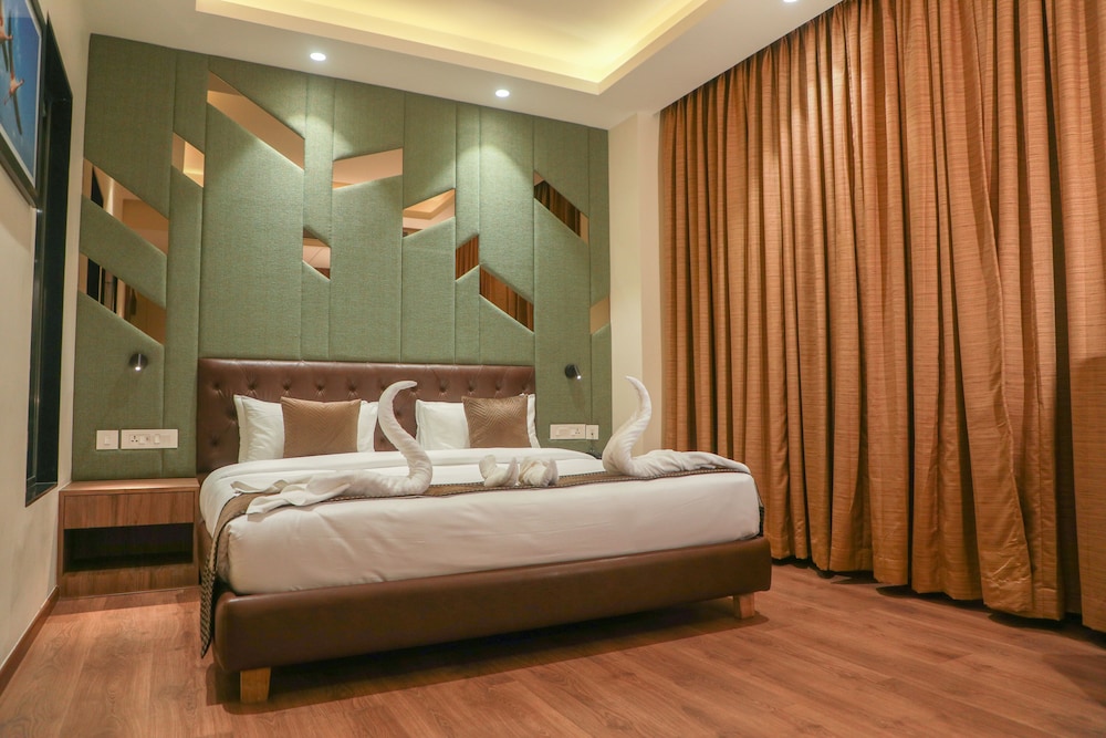 Suite Room - Photo 14