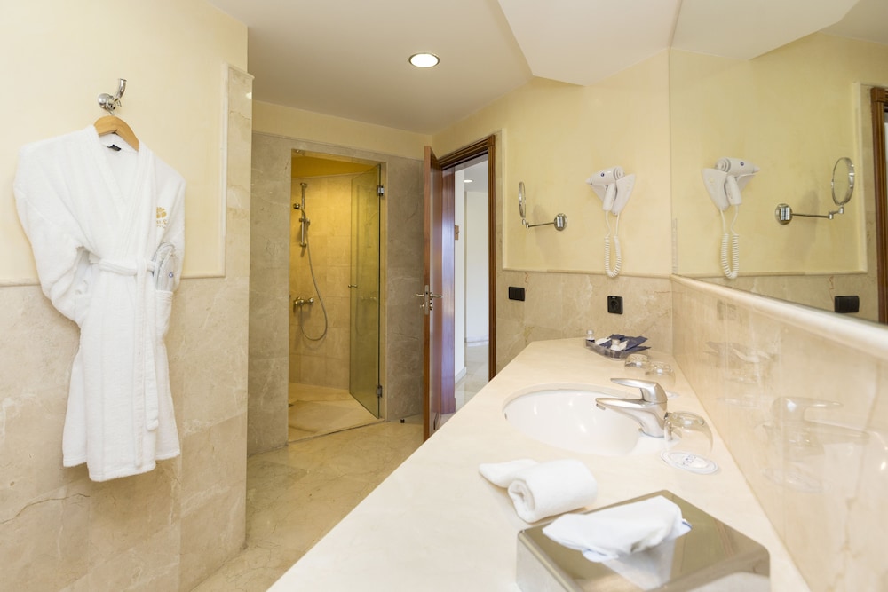 Junior Suite (3 adults) - Photo 9