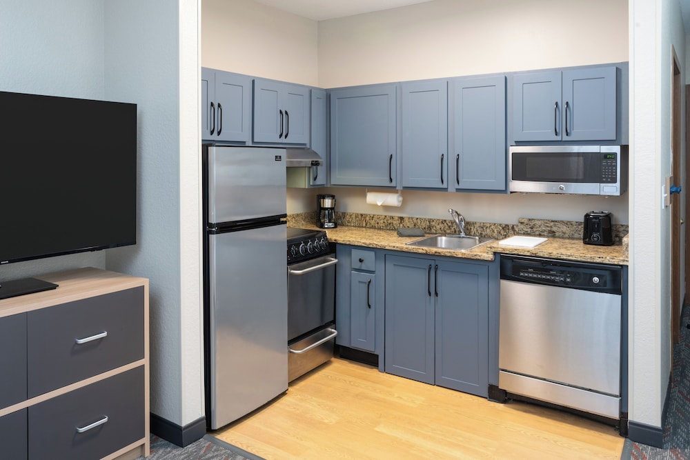 Studio, 1 King Bed, Mobility Accessible (Communications, Roll-In Shower) - Photo 4