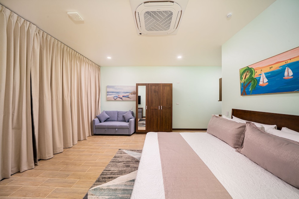 Senior Suite, Accessible, Garden View