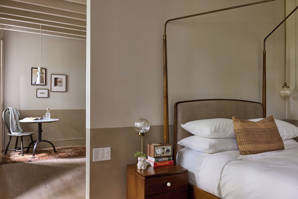 One Bedroom Queen Suite
