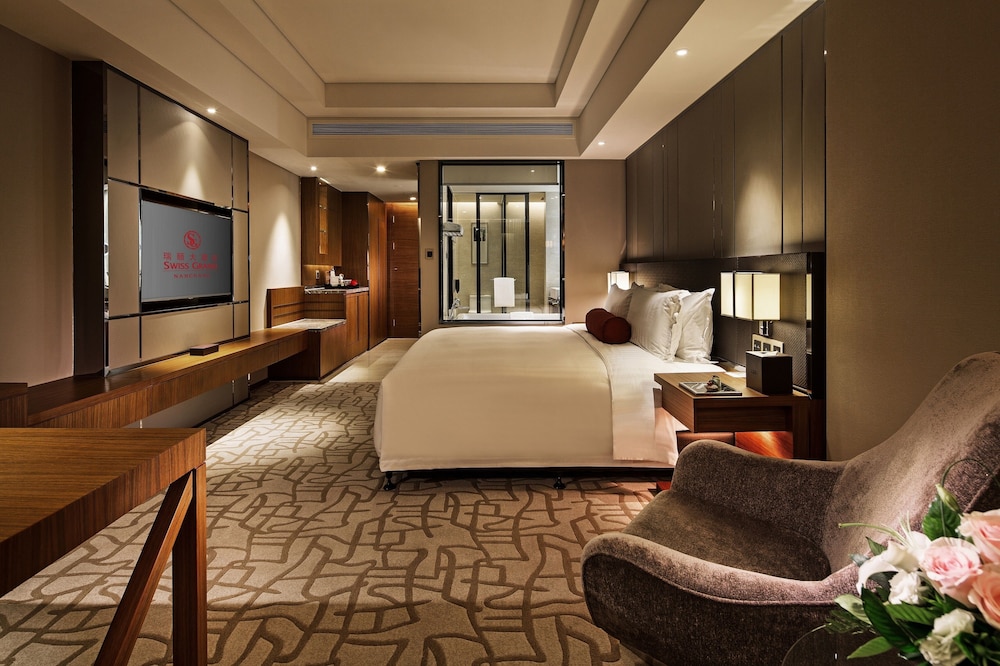 Deluxe River View King Bed Room
