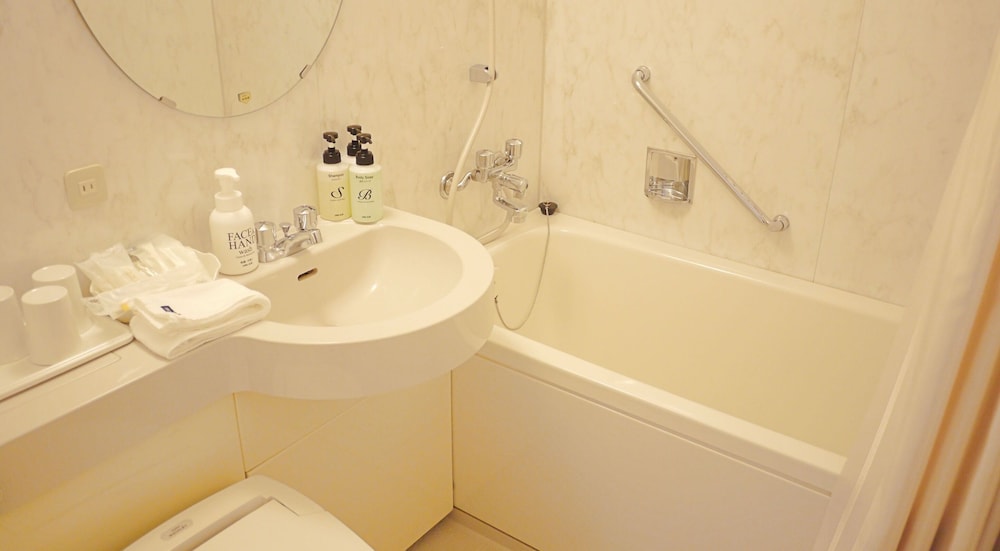 Basic Twin Room, Non Smoking photo 2