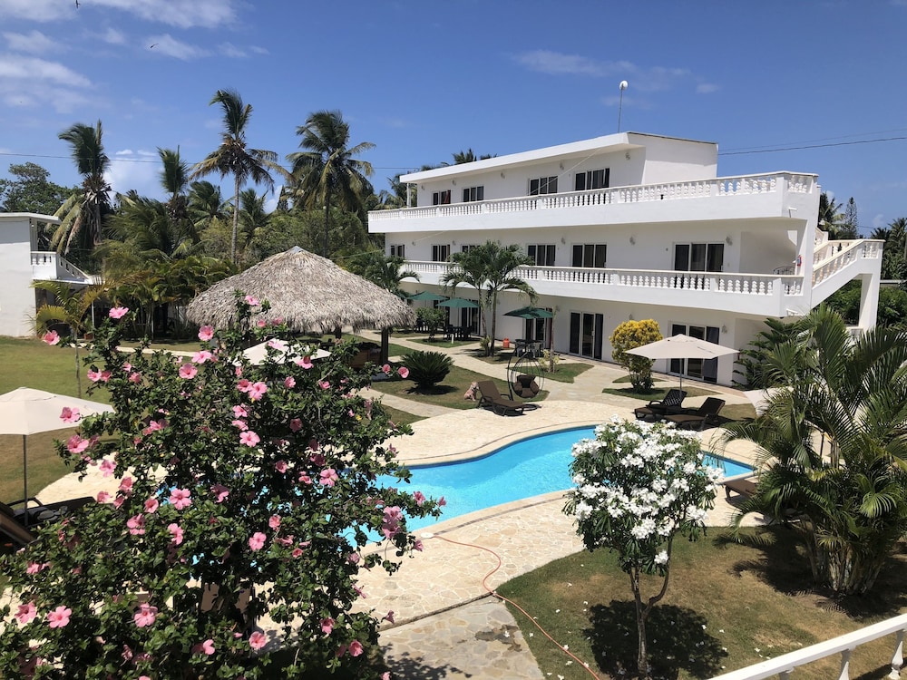 Comfort Suite, Pool View photo 3