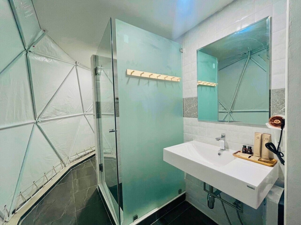Signature Room - Photo 2