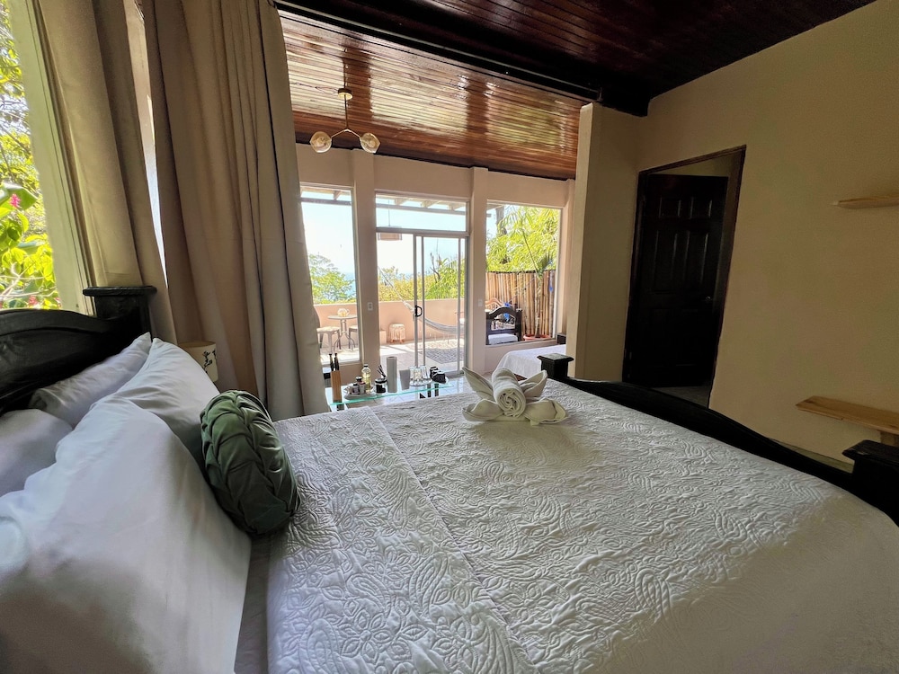 Comfort Double Room, Balcony, Partial Ocean View