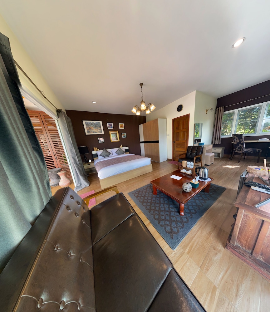 Superior Double Room, 1 King Bed, Non Smoking, Mountain View photo 2