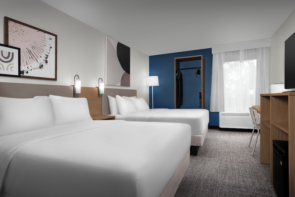 Room, 2 Queen Beds - Photo 1
