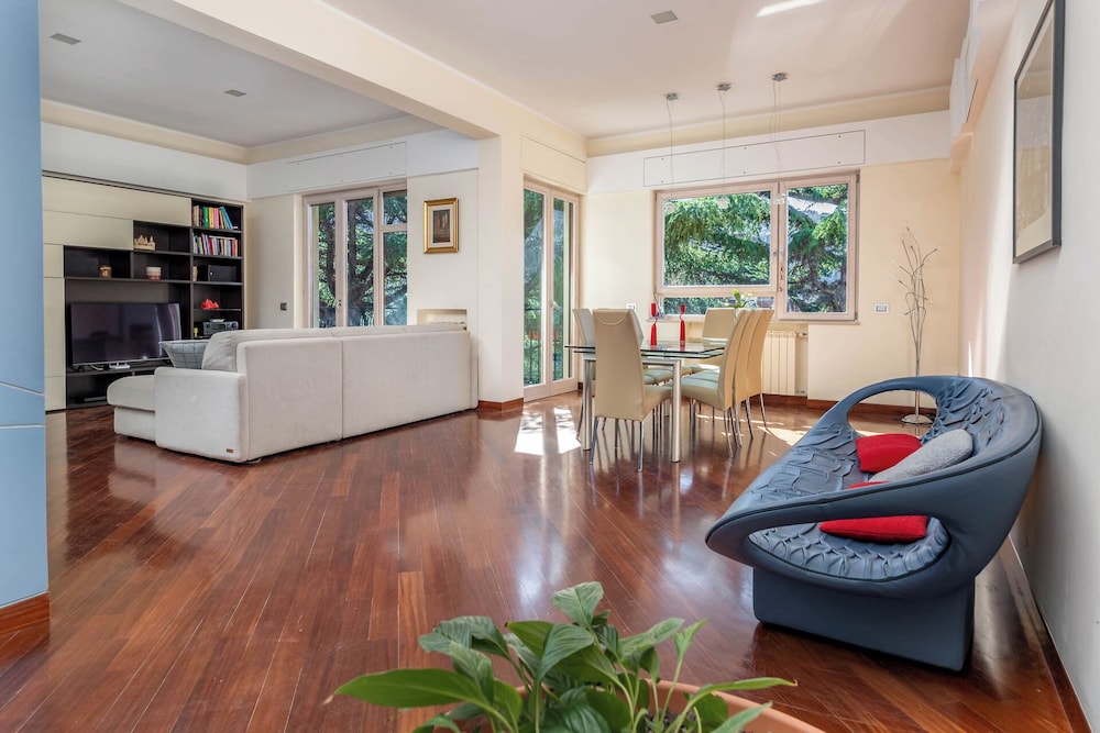 Exclusive Apartment, Balcony, City View