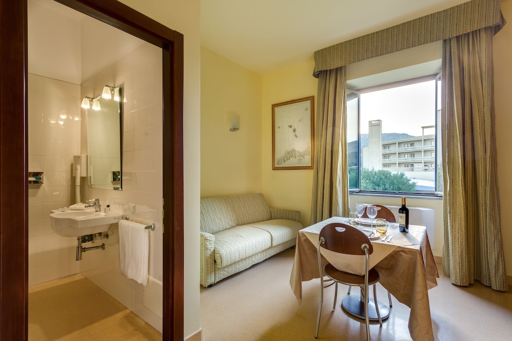 Suite - Photo 3