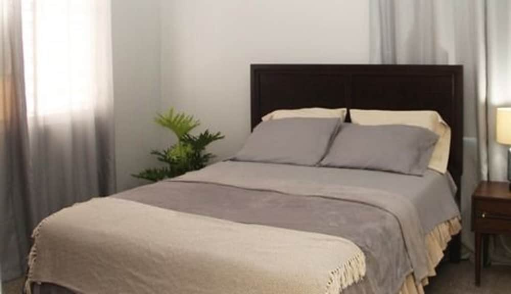 Blue & Yellow Family Package (2 rooms with 1 bathroom) photo 1