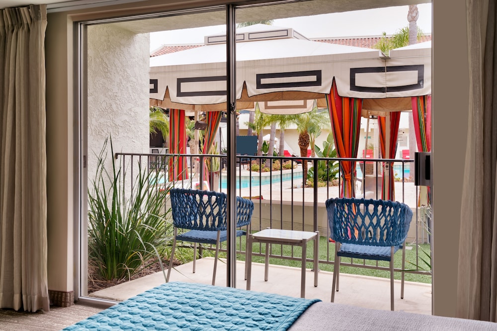 Standard Room, 1 King Bed, Pool View - Photo 2