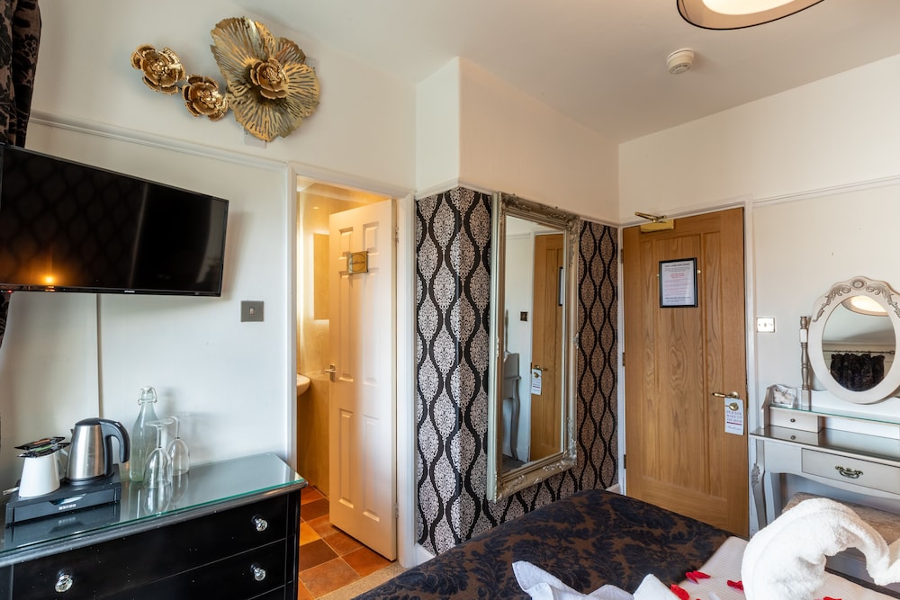 Standard Double Room (Room 4) - Photo 4
